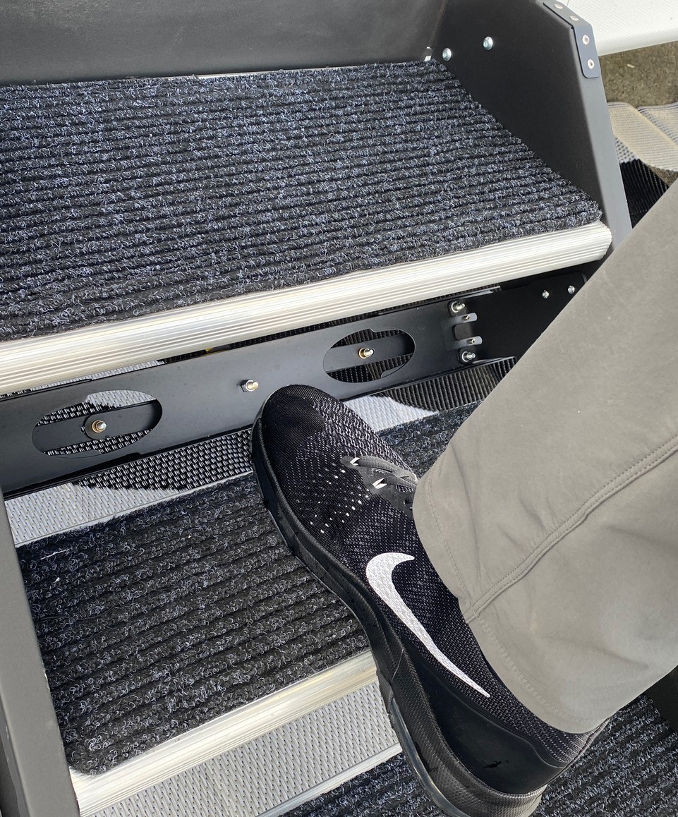 Trailersphere RUL2475 STEPS & STEP RUGS RV