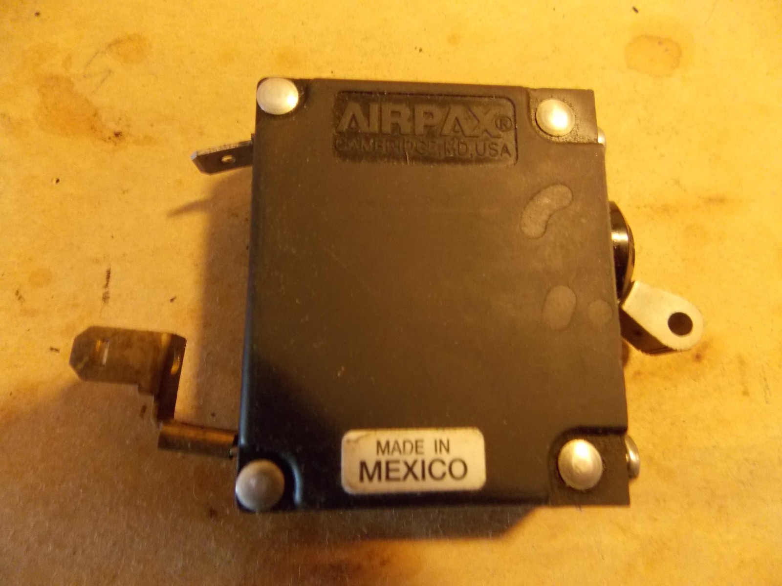 Onan Microlite Rv 2800 2.8KV Circuit Breaker – 25 Amp