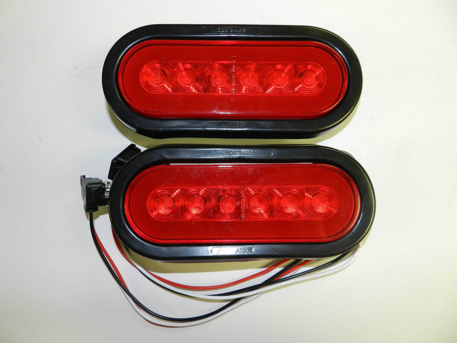 Optronics TLL112RK GloLight Red 6″ Oval Sealed 22-LED Trailer Light Kit Retail