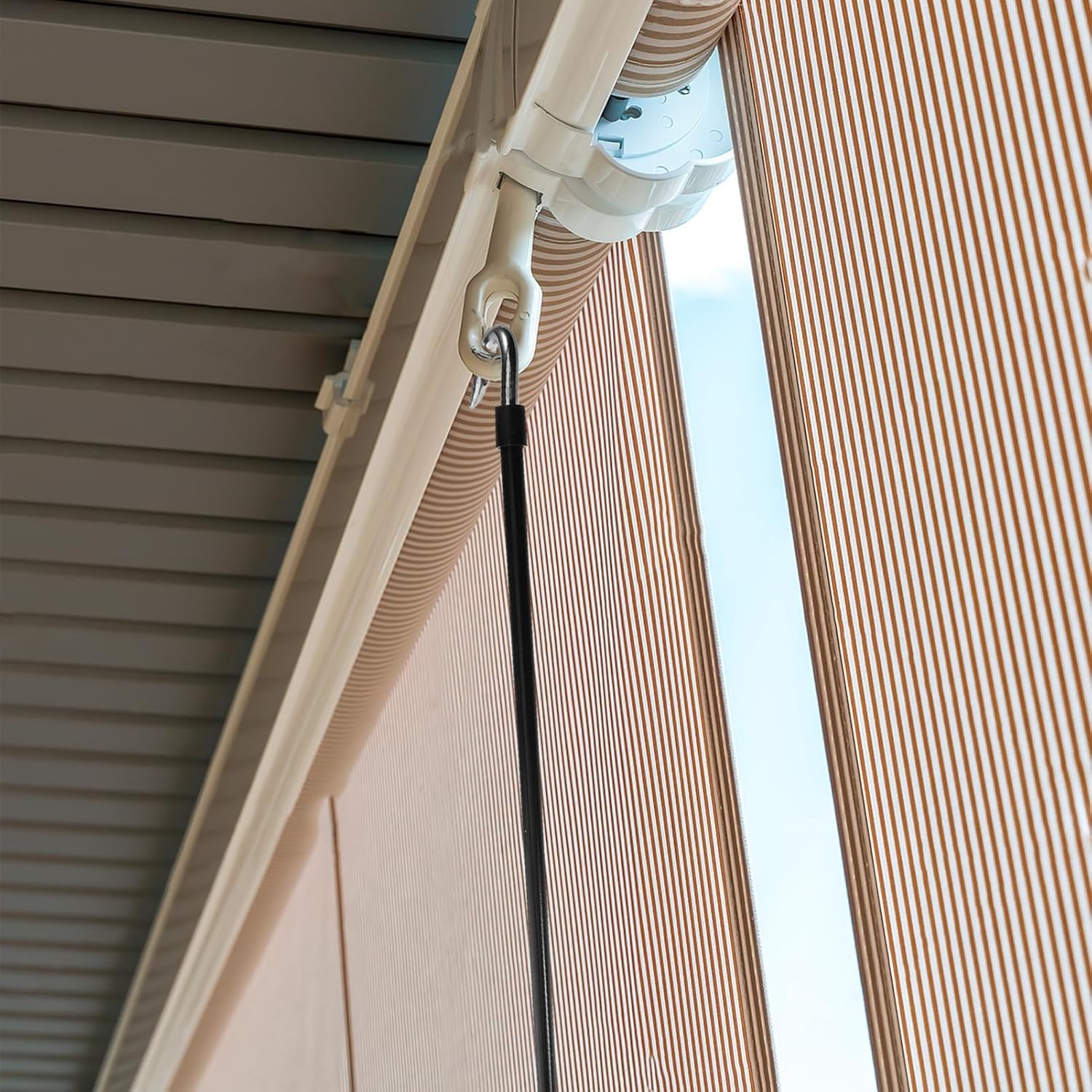 Heavy-duty manual awning crank handle, easy to use.