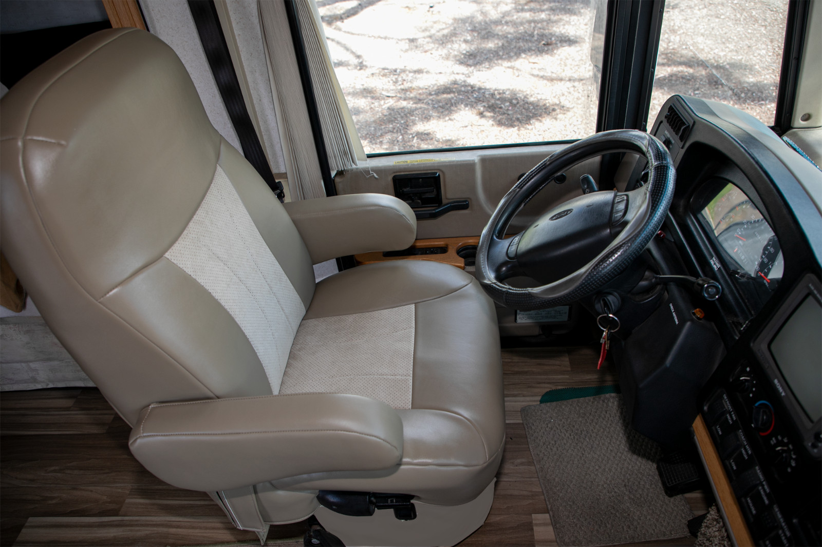 Fits 2001 2002 Winnebago Chieftain Custom made luxurious leatherette Seat covers