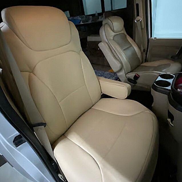 Fits2017-20 Jayco Greyhawk Custom made luxurious leatherette Captain Seat covers