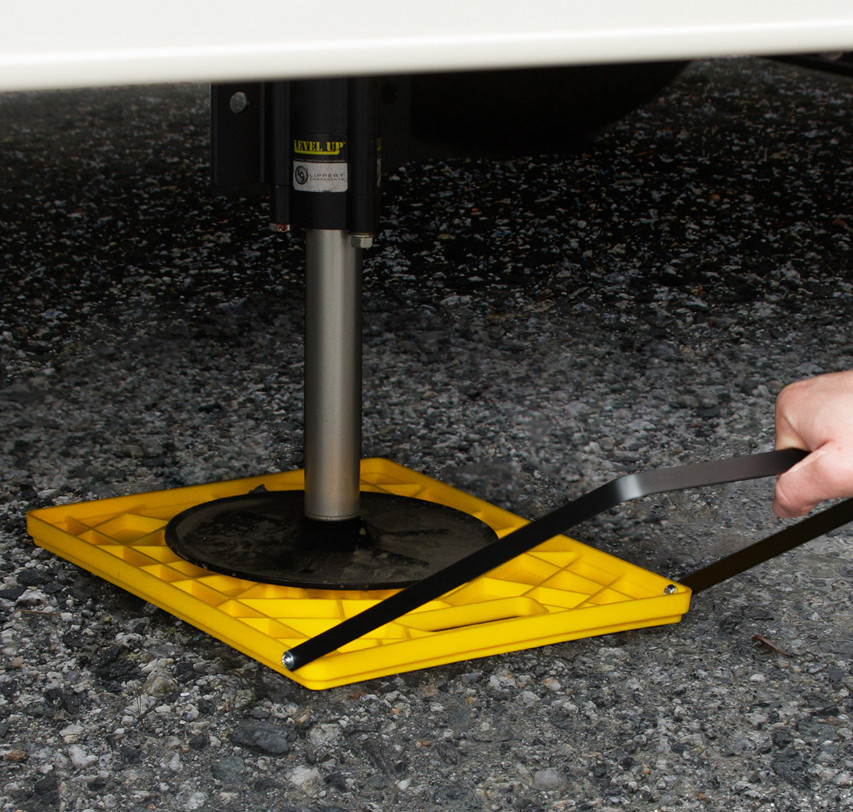 Camco Stabilizer Jack Pad Large (14.4″x12.0″pad) w/Handle 2 pk 44543