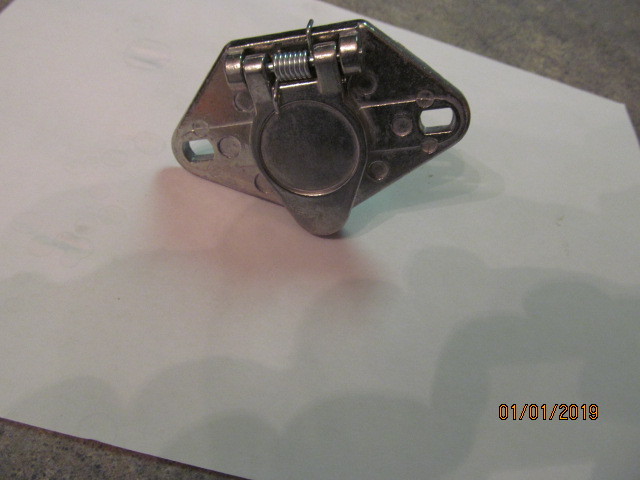 6 PIN ROUND TRAILER CONNECTOR RECEPTACLE Napa BK970-2132 Free shipping