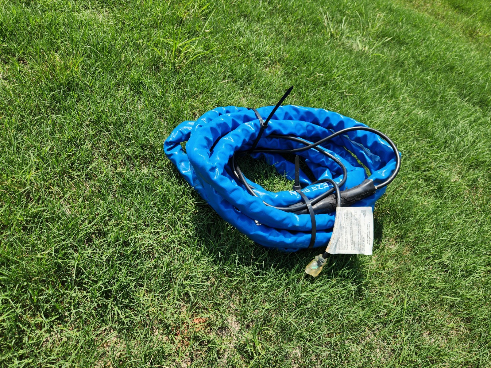 CAMCO JHSD-189-1 Electric Heated RV Drinking Water Hose 25ft Long.