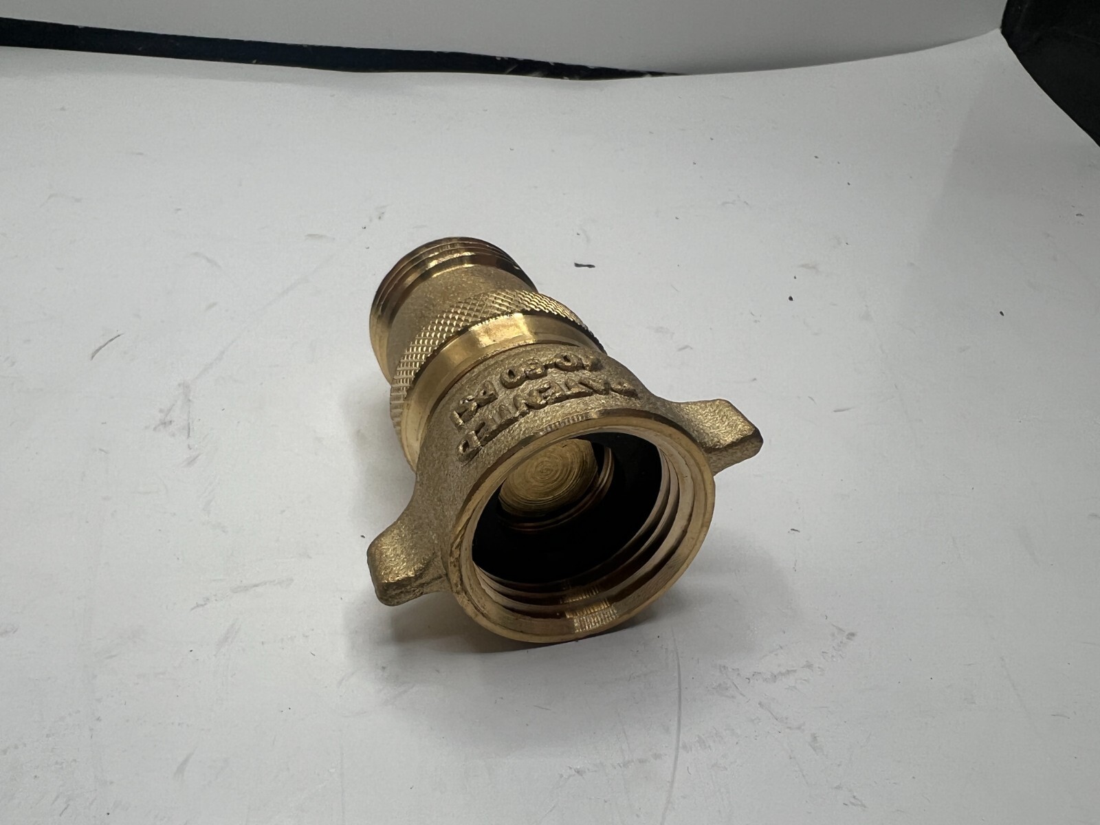 Camco 40055 3/4 Inch Male/Female RV Water Pressure Regulator Brass