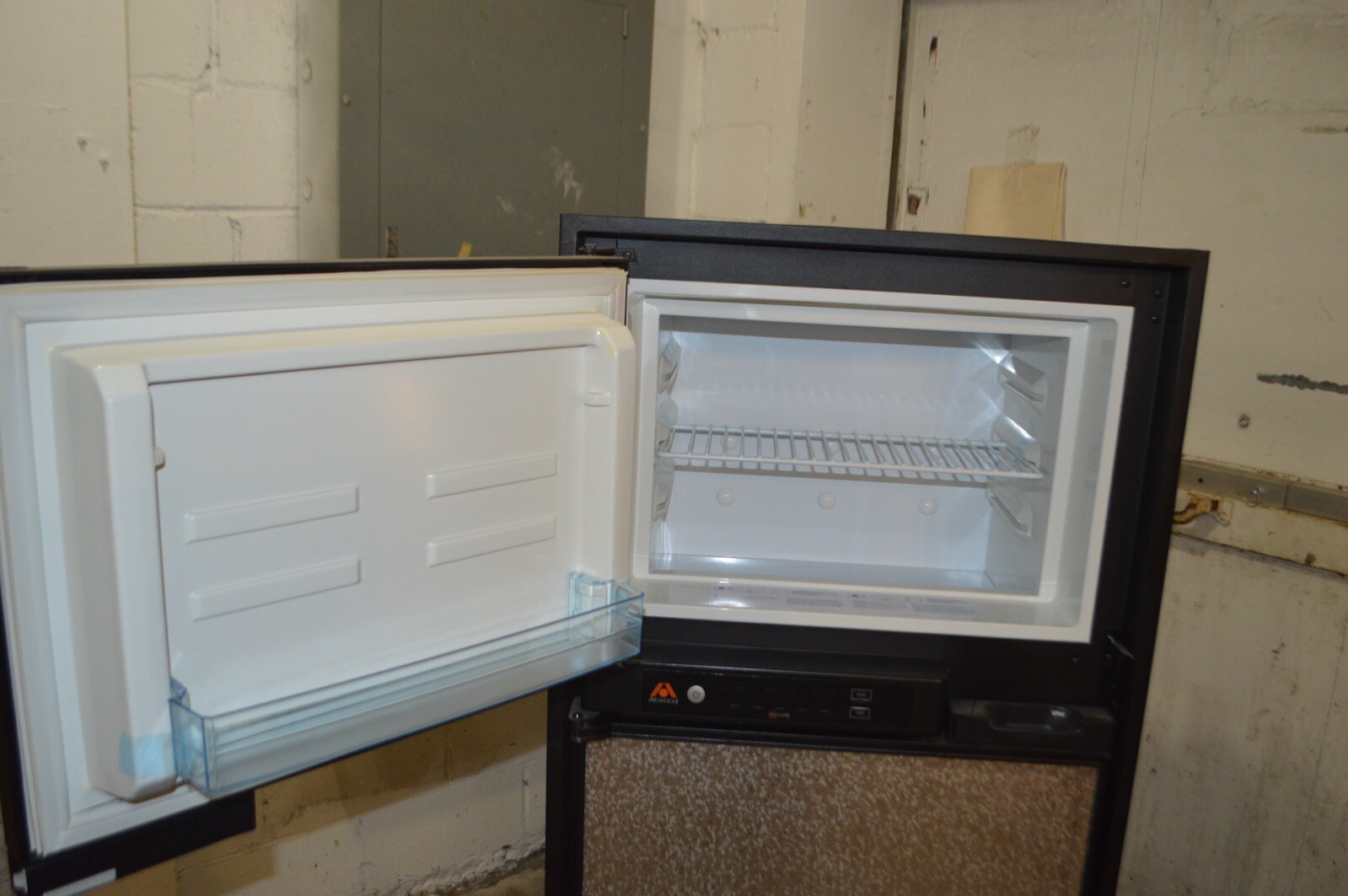 Atwood HE-0801LF w/ Fan 8.0 Cu Ft RV / Camper Refrigerator 2 Way LP Gas Electric