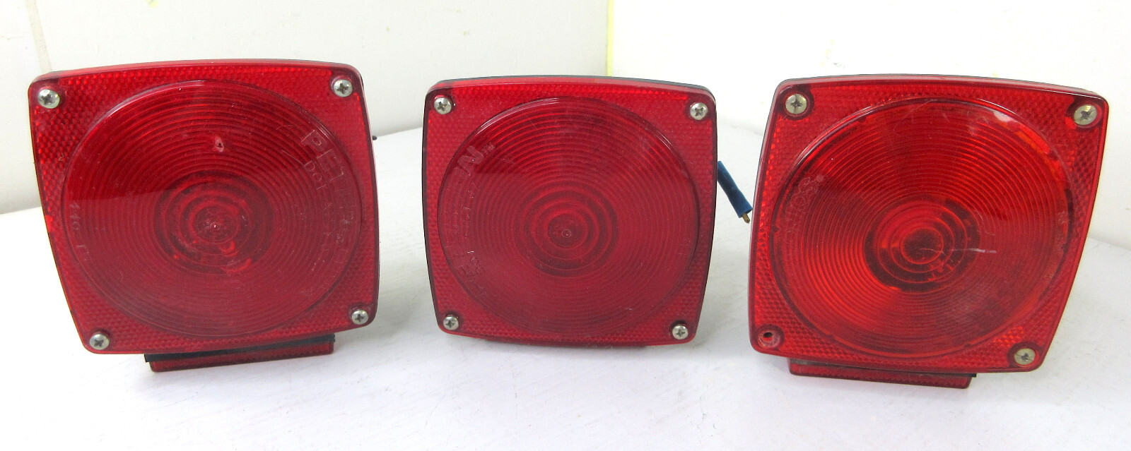 LOT 2 Peterson Manufacturing 440-15 Replacement Tail Light Assembly + Optronics