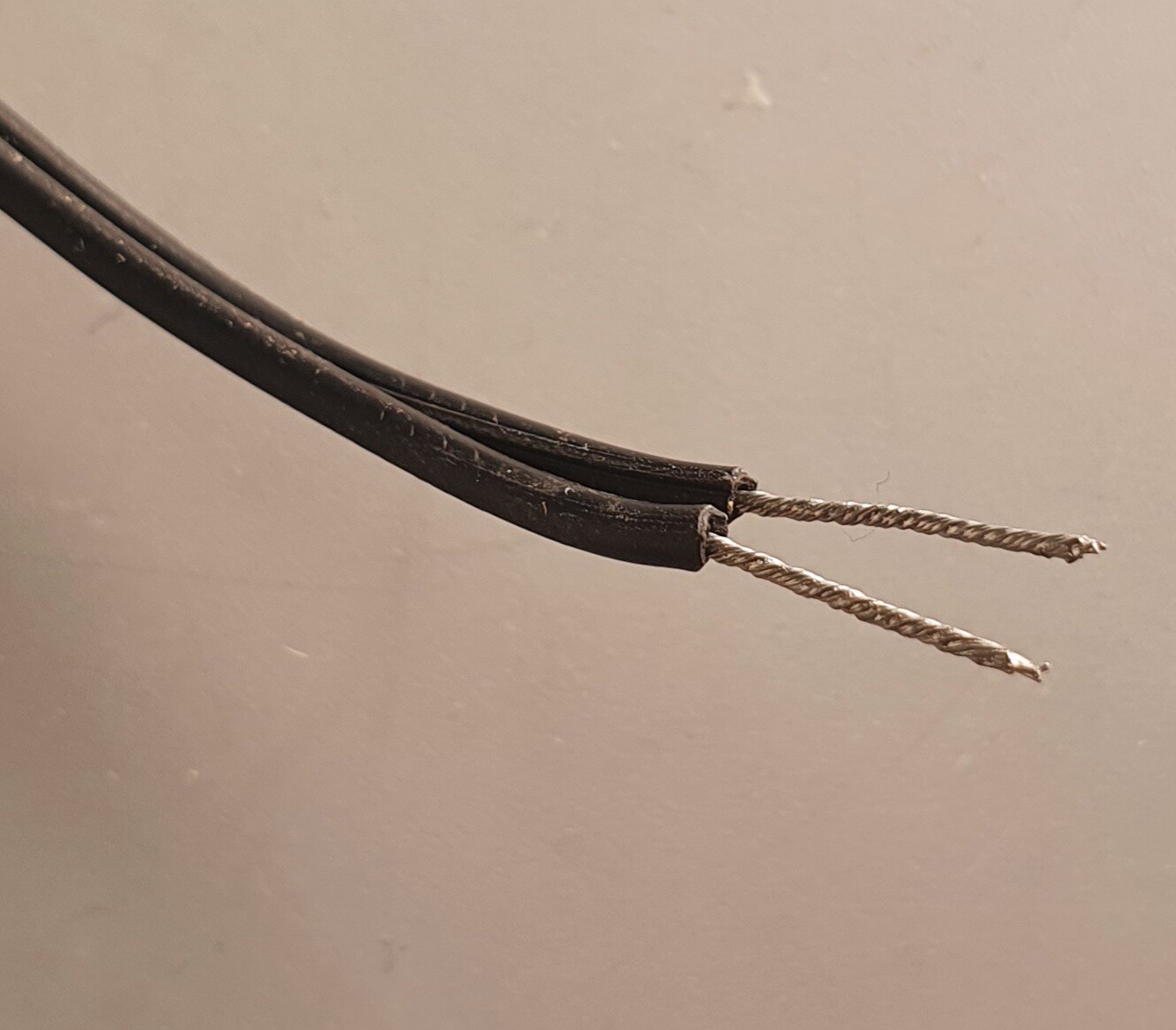 2 PIN SOCKET & FLY LEAD FOR 2 PIN AC / DC JACKS 25cm – WITH OR WITHOUT GROMMET