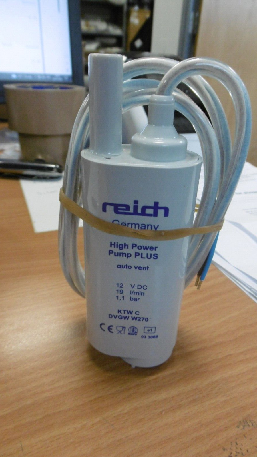 MOTORHOME CARAVAN SUBMERSIBLE FRESH WATER PUMP HIGH POWER 12V 19L/MIN 1.1BAR