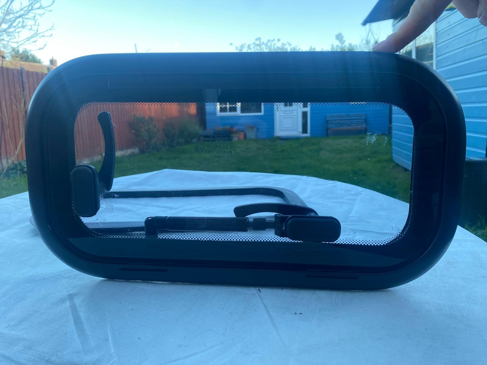 430 x 230 CAMPERVAN WINDOW HINGED FLAT VAN CARAVAN WINDOWS-Minor Cosmetic Damage