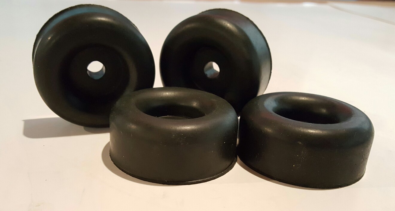4 EXTRA LARGE 2.5″ ROUND 1″ TALL RUBBER FEET BUMPERS INDUSTRIAL, AMPS, CASES