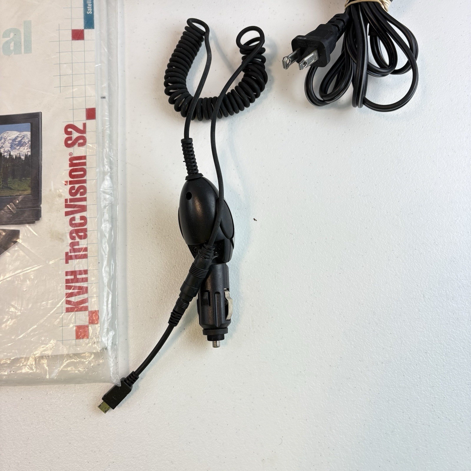 KVH TracVision S2 Direct Roof Mount Satellite Dish Antenna & receiver
