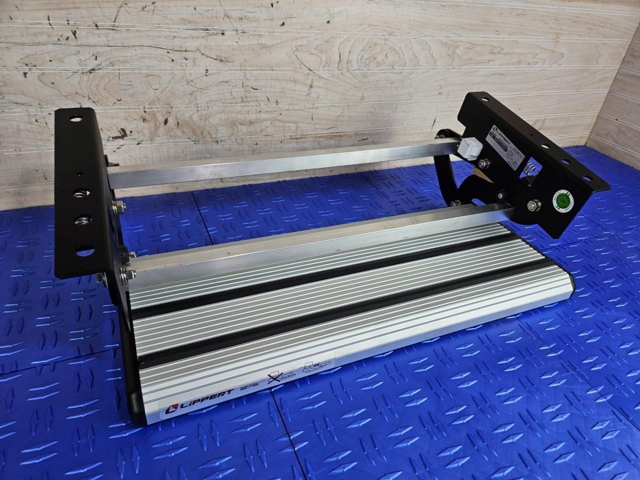 Lippert Folding Step Pull Out NEW for RV Camper 440 lbs 8″x20″ T-Series Aluminum