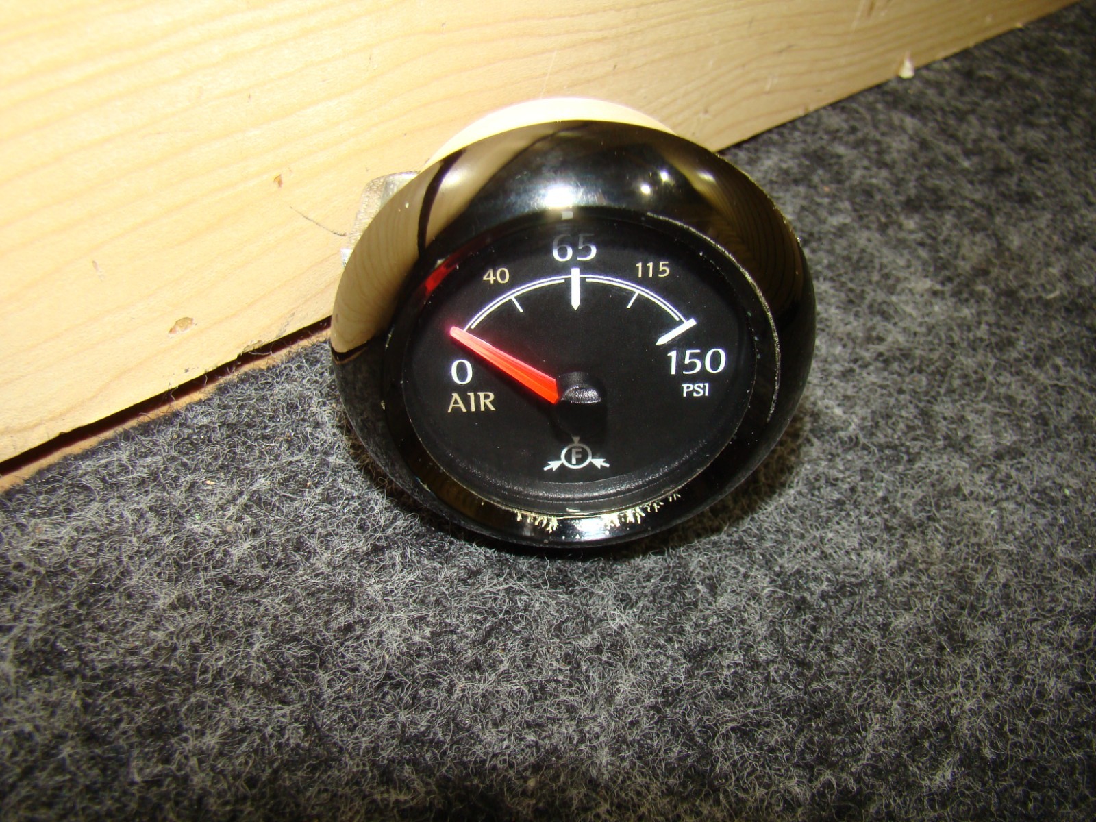 USED RV/MOTORHOME MEDALLION FRONT AIR DASH GAUGE P/N: 6913-00276-29