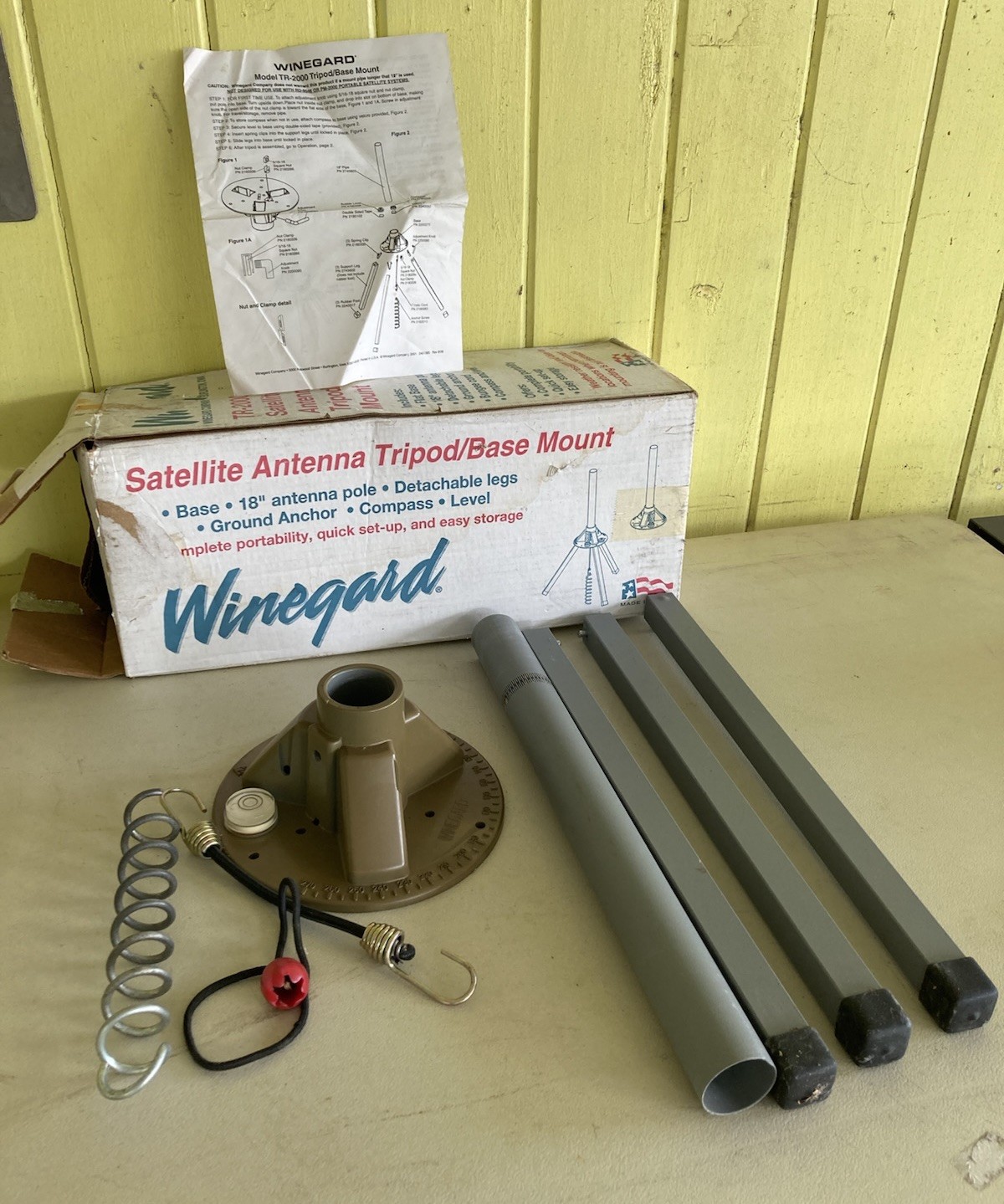 Winegard TR-2000 RV Camper Tailgate Satellite Antenna Portable Tripod Base Mount