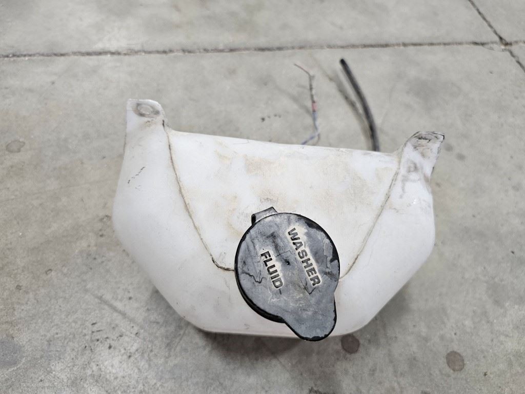 02 Monaco Windsor RV ISC 8.3L Cummins USED Windshield Washer Tank Reservoir