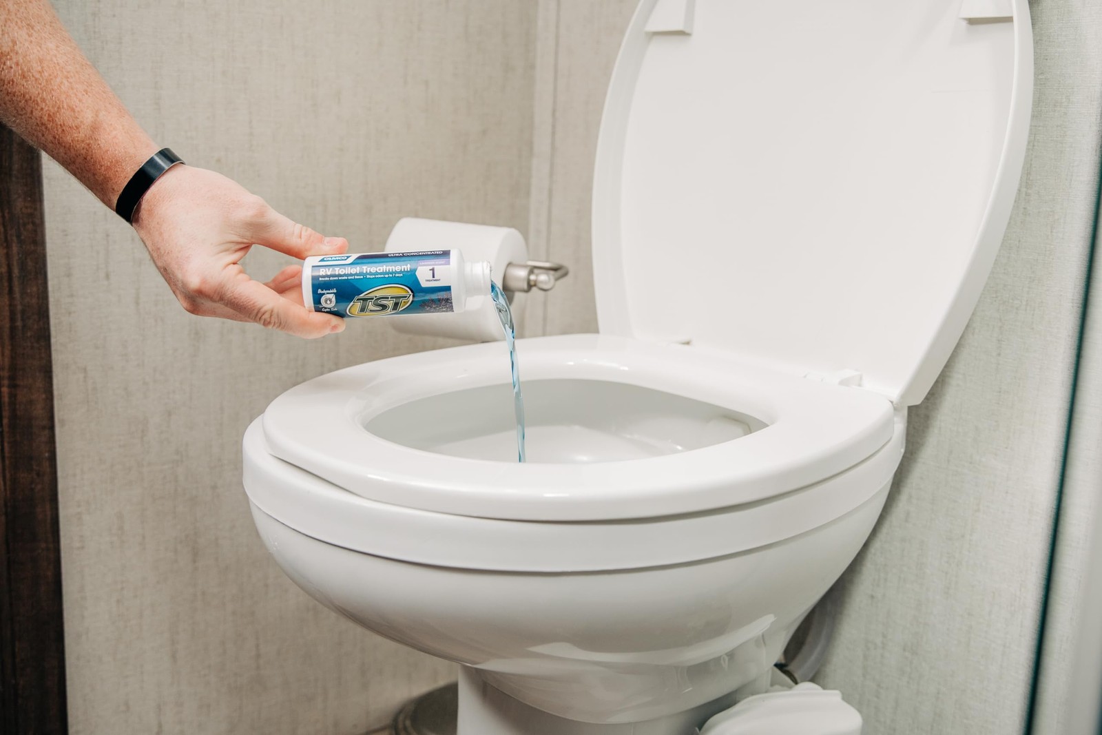 Camco TST MAX RV Toilet Treatment, 8 4 oz Bottles, 41551, Formaldehyde Free