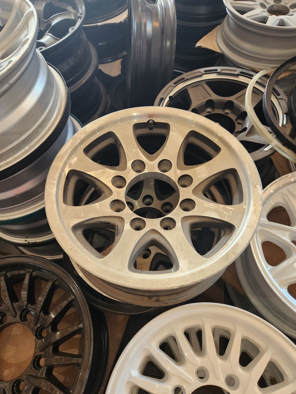SINGLE 16″ X 6″ ALUMINUM TRAILER WHEEL 8-LUG ON 6.5 INCHES -BLACK
