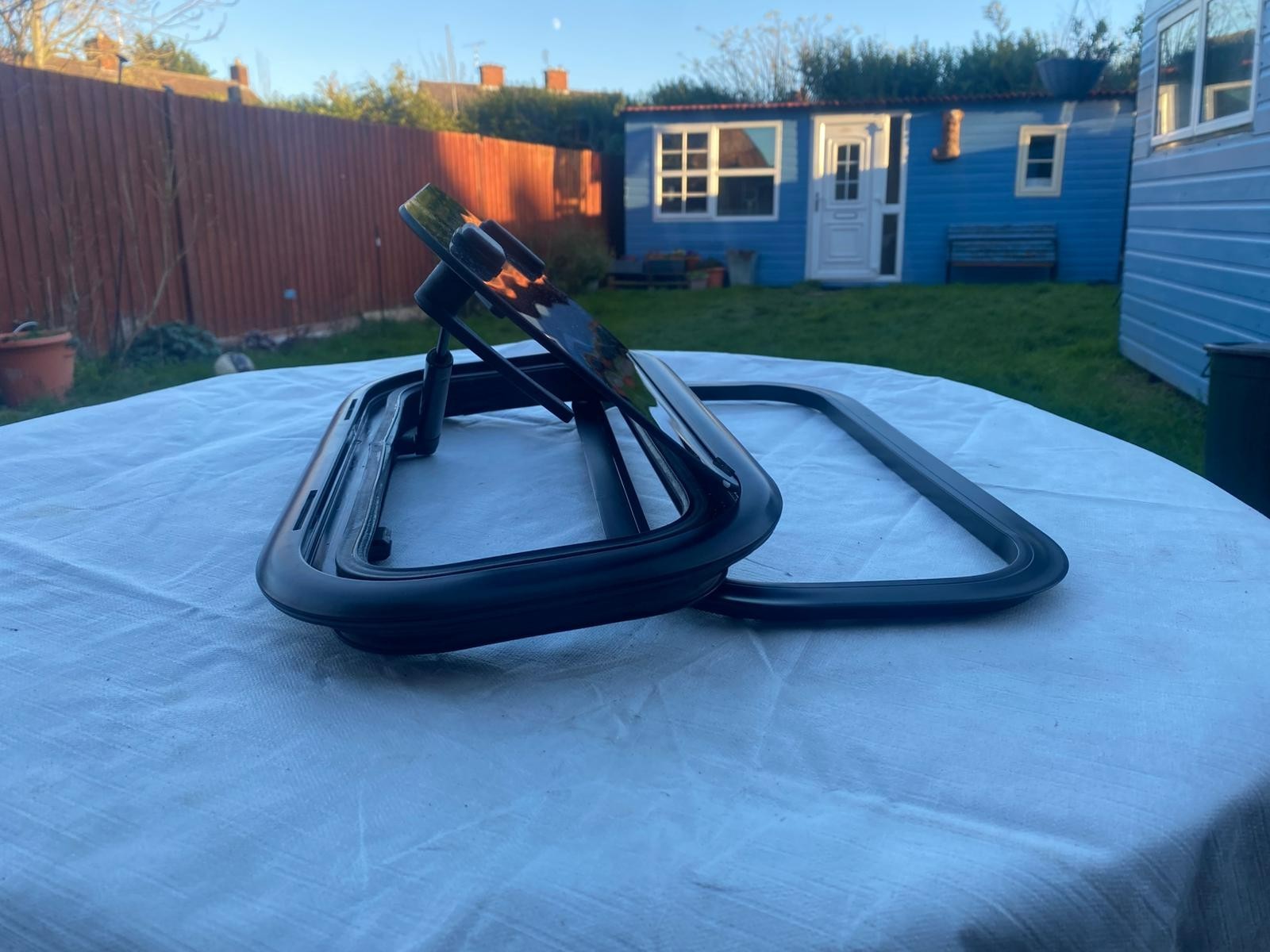 430 x 230 CAMPERVAN WINDOW HINGED FLAT VAN CARAVAN WINDOWS-Minor Cosmetic Damage