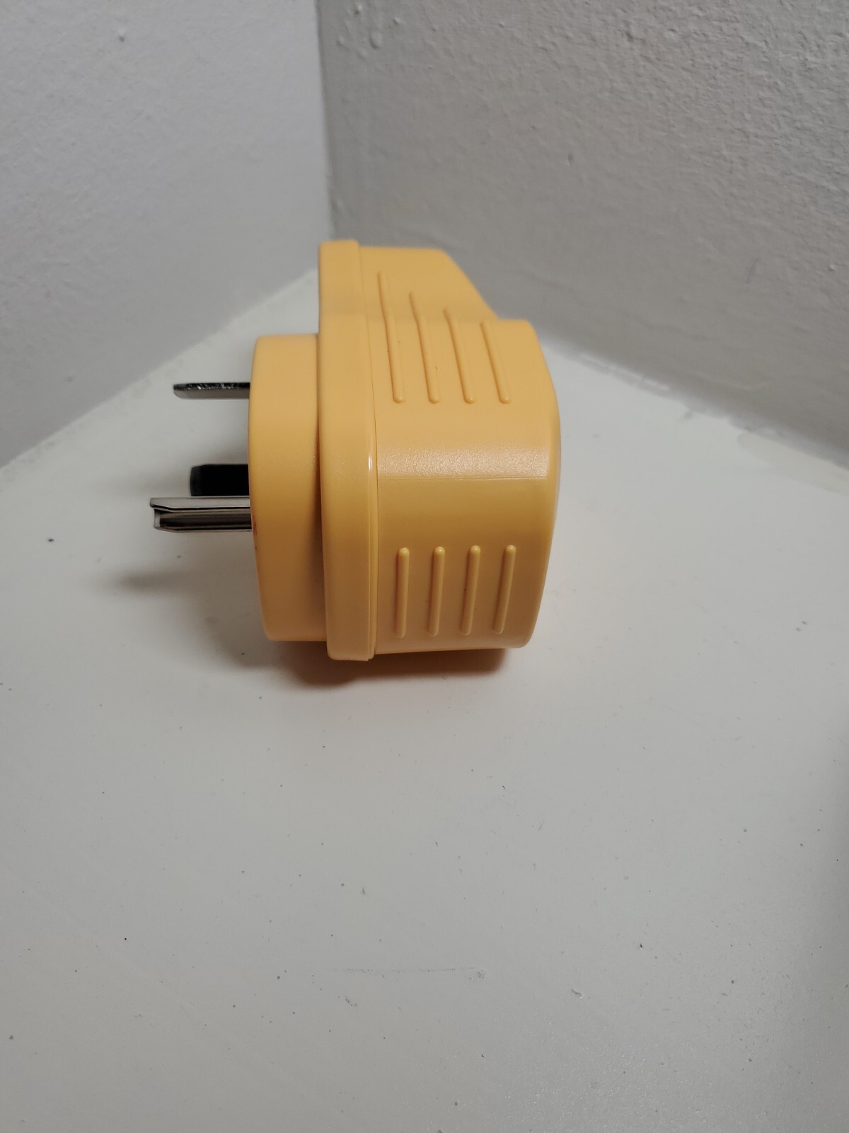 Briidea Surge Protector Circuit Analyzer 125 Volts 3750 Watts Model HRVP-01.