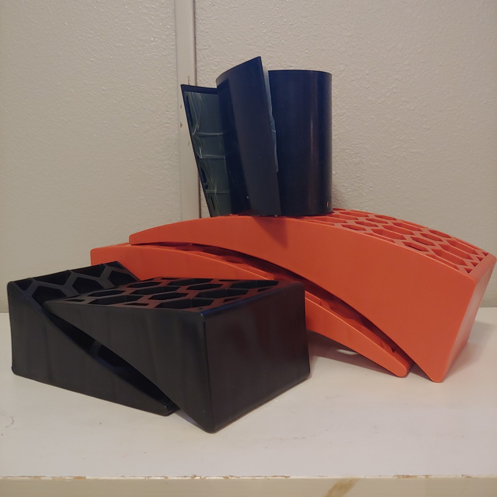 Camper Leveler RV Leveling Blocks Ramp Kit 2 Levelers 2 Chocks 2 Anti-Slip Mats
