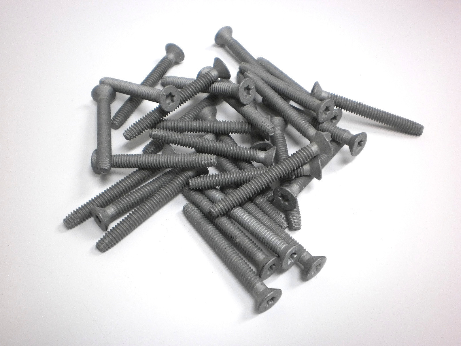 60 – 1/4″ x 2.5″ PLATED Torx Self Tapping Trailer Deck Screws ACQ Treated Wood