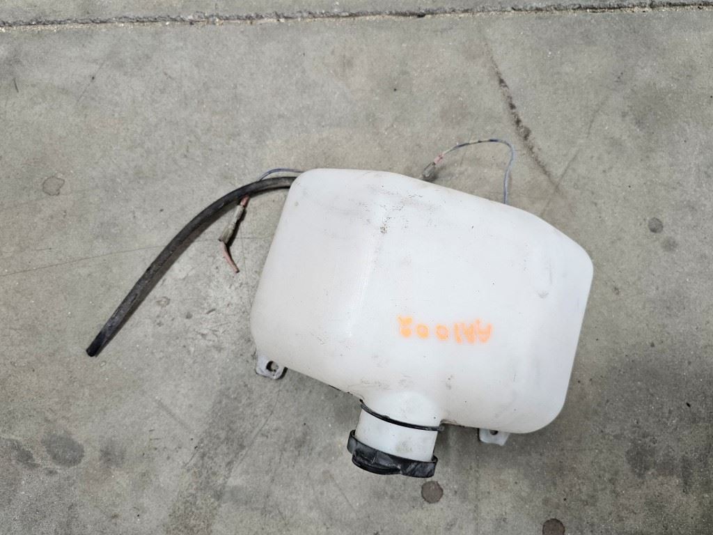 02 Monaco Windsor RV ISC 8.3L Cummins USED Windshield Washer Tank Reservoir