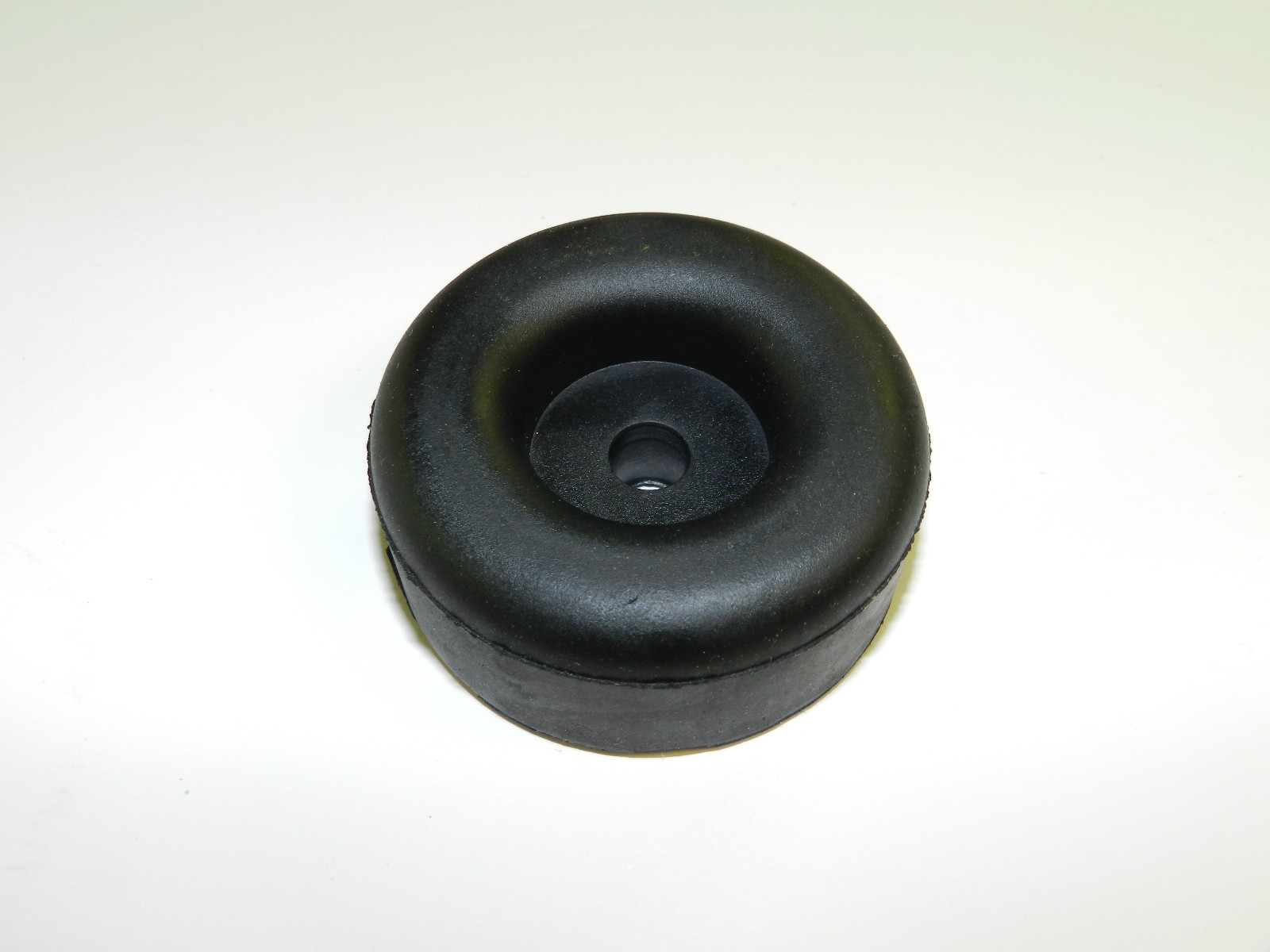 (20) 2.5″ Black Rubber Bumpers w/ center Hole for Cargo Trailer Door Ramp Guard