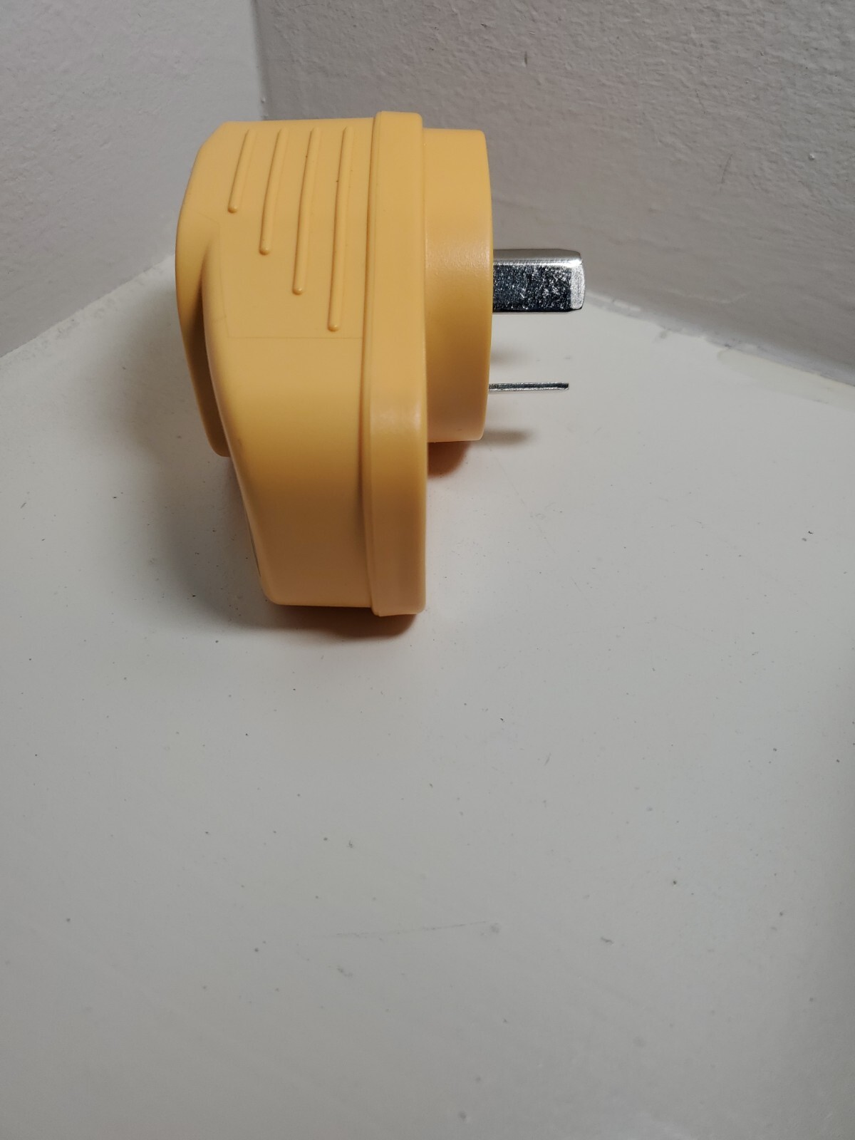 Briidea Surge Protector Circuit Analyzer 125 Volts 3750 Watts Model HRVP-01.