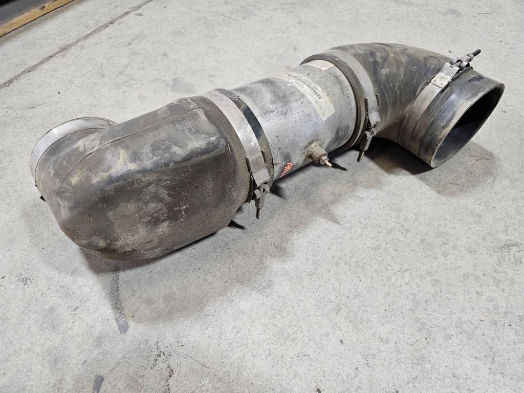 USED 07 FLEETWOOD EXPEDITION AIR INLET TUBE FREIGHTLINER A03-26385-004 Ship C7
