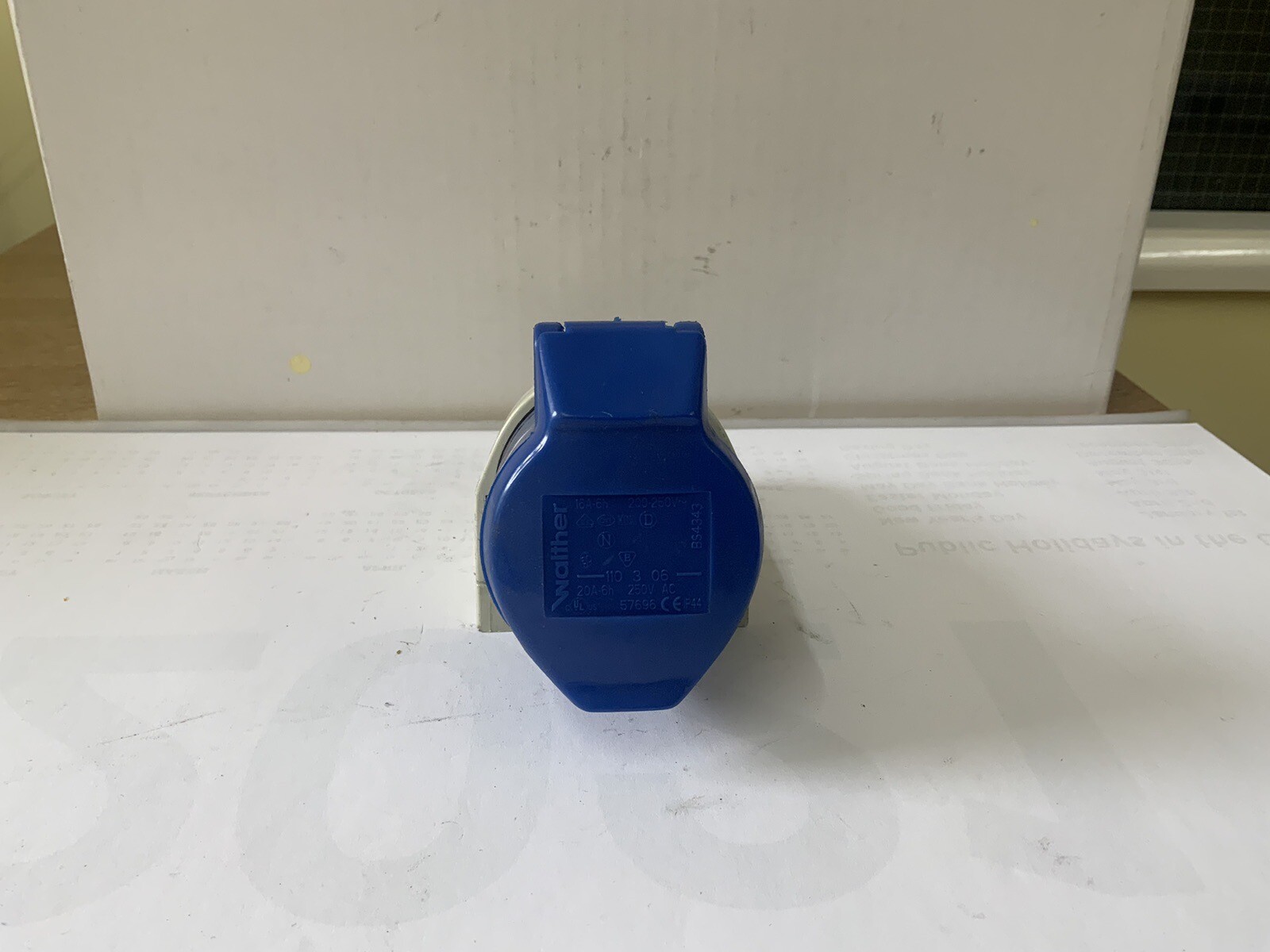 16 AMP SURFACE MOUNTED SOCKET