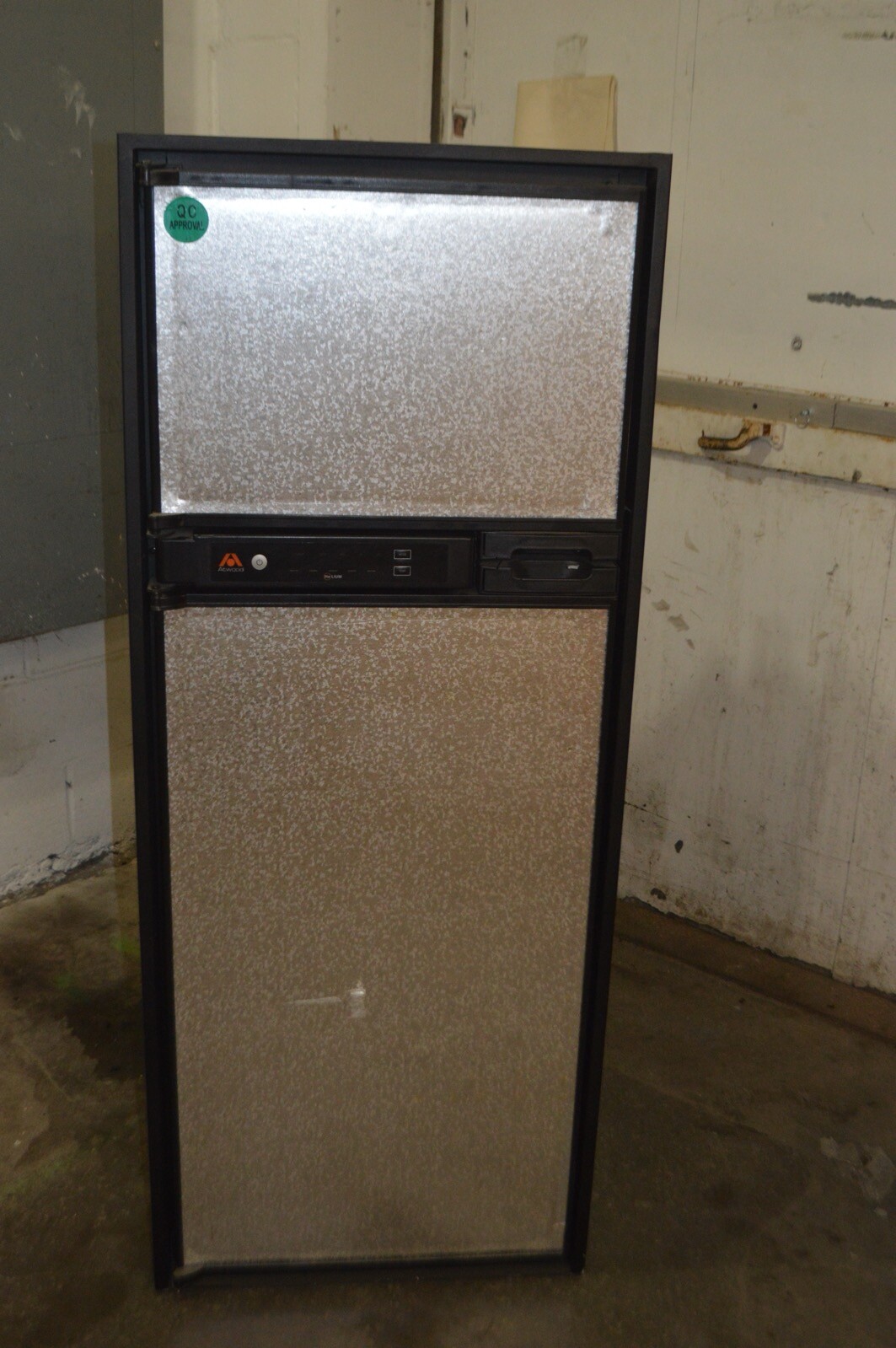 Atwood HE-0801LF w/ Fan 8.0 Cu Ft RV / Camper Refrigerator 2 Way LP Gas Electric