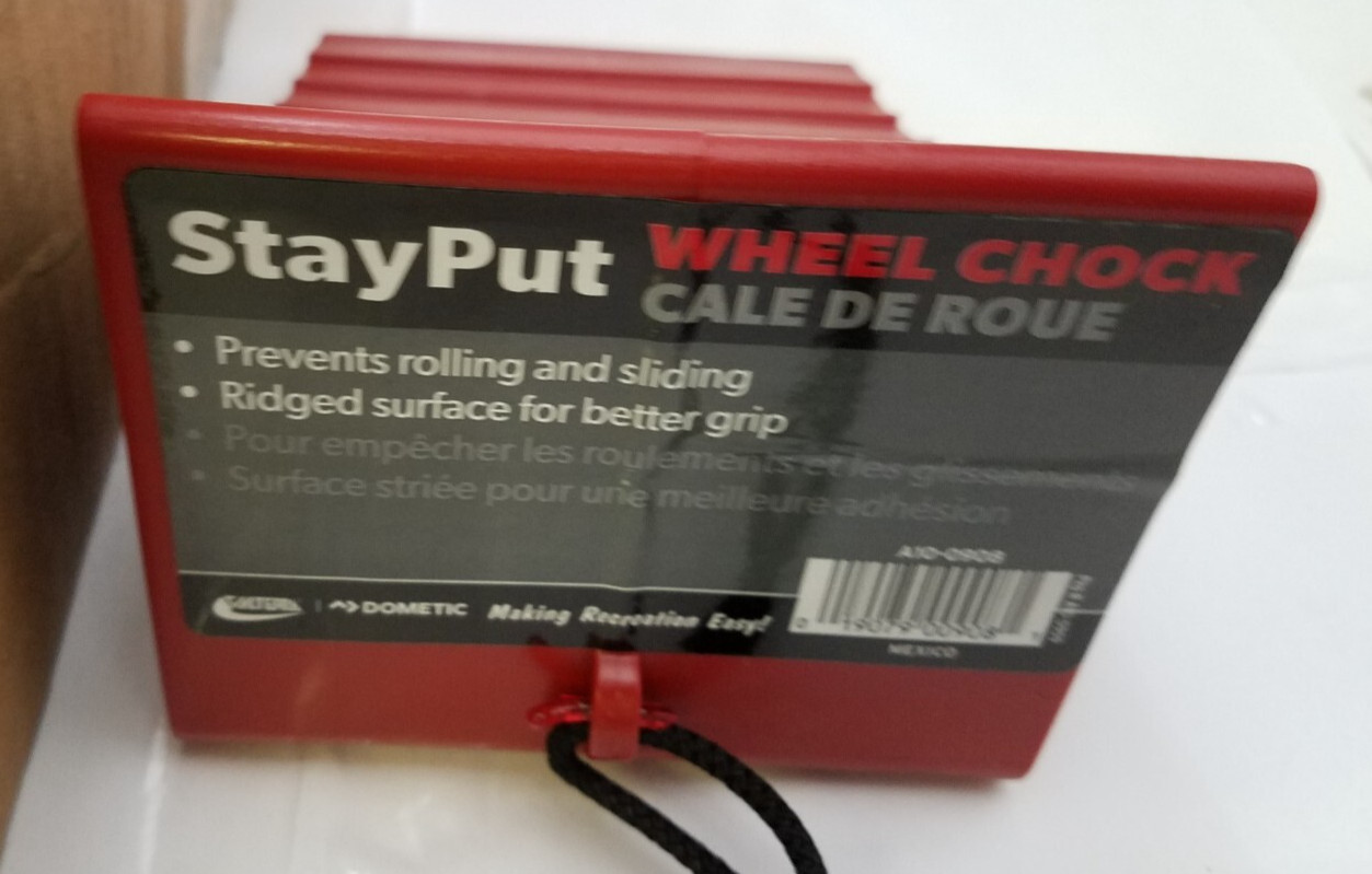 Lot of 16 Valterra Red Wheel Chocks A10-0908 (019079009081)