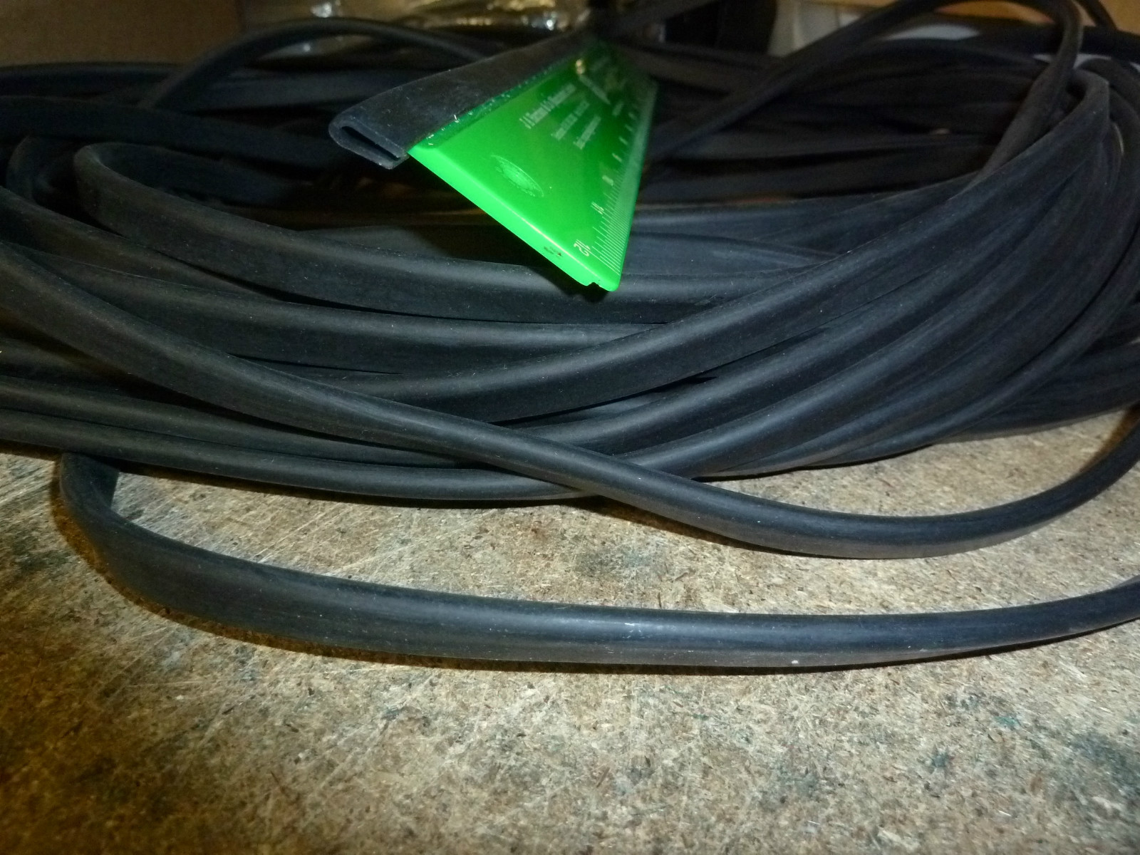 Rubber edge strip U section 10mm high suitable for 1-2 mm thick edge black 0.5M