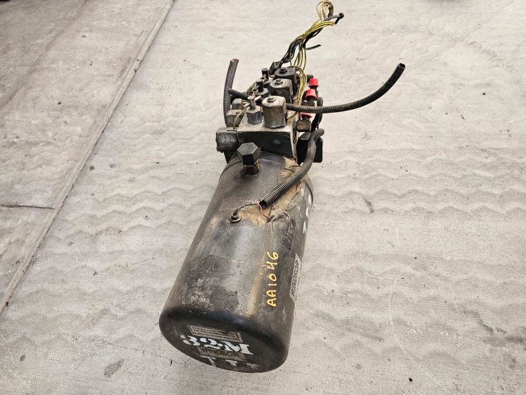 USED 03 MONACO LEVELING PUMP 32M J11 WINDSOR SHIPPED DIESEL PUSHER CAMELOT