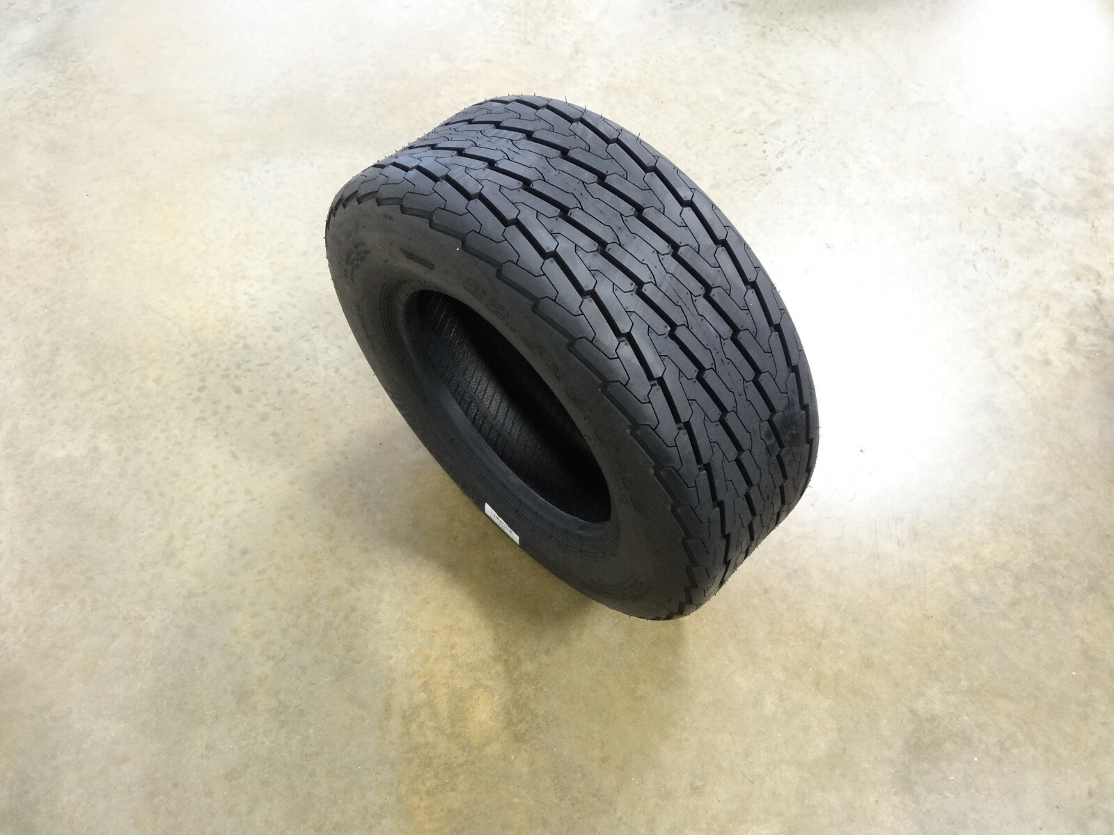 22.5X8.0-12 Air-Loc P815 Trailer Tire 12 ply Tubeless 22.5×8.00-12 (215/65-12)