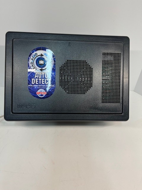 WFCO WF-8735-AD Power Converter with Panel, NEW !!