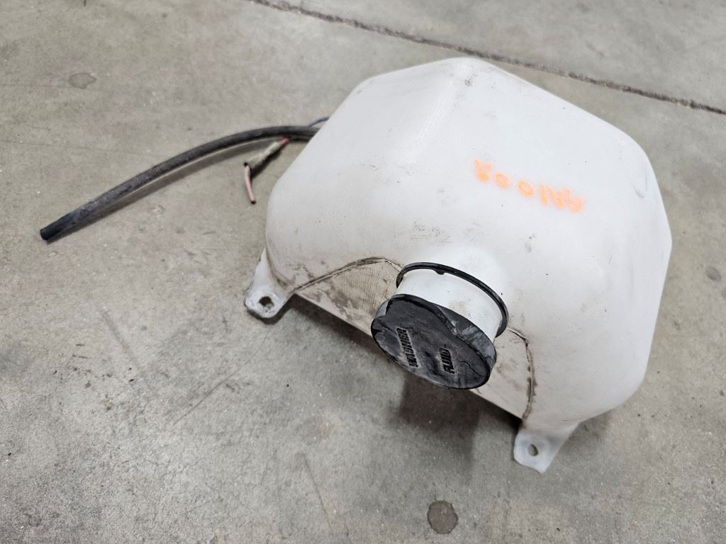 02 Monaco Windsor RV ISC 8.3L Cummins USED Windshield Washer Tank Reservoir