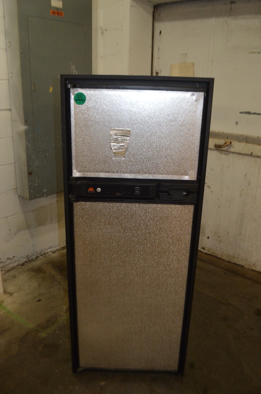 Atwood HE-0801LF w/ Fan 8.0 Cu Ft RV / Camper Refrigerator 2 Way LP Gas Electric