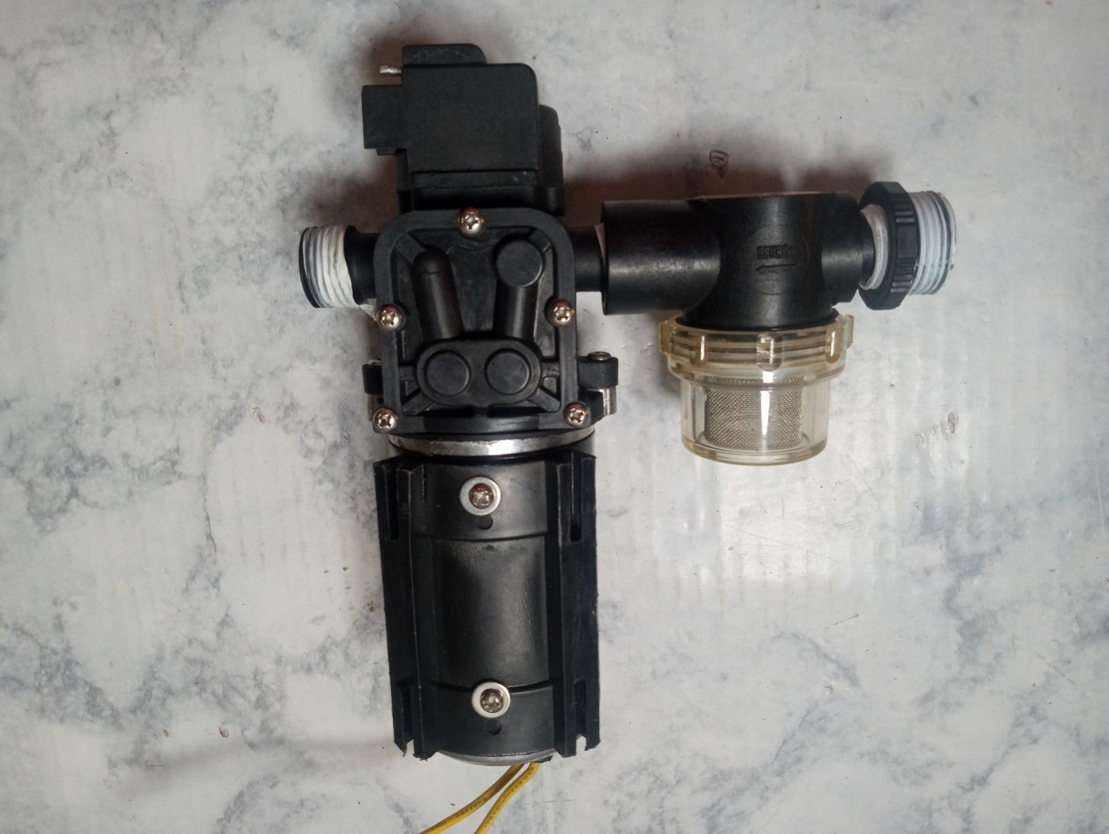 CAMPLUX 12V WATER PUMP 35 PSI 4.5 bar