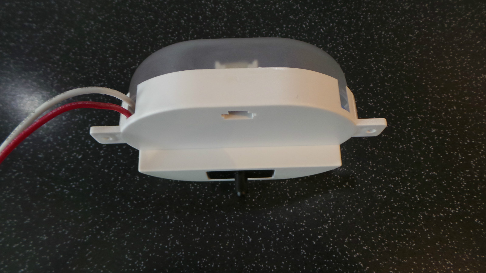 CARAVAN, MOTORHOME 12 VOLT LOW WATT L.E.D WARDROBE COURTESY LIGHT AUTO SWITCH