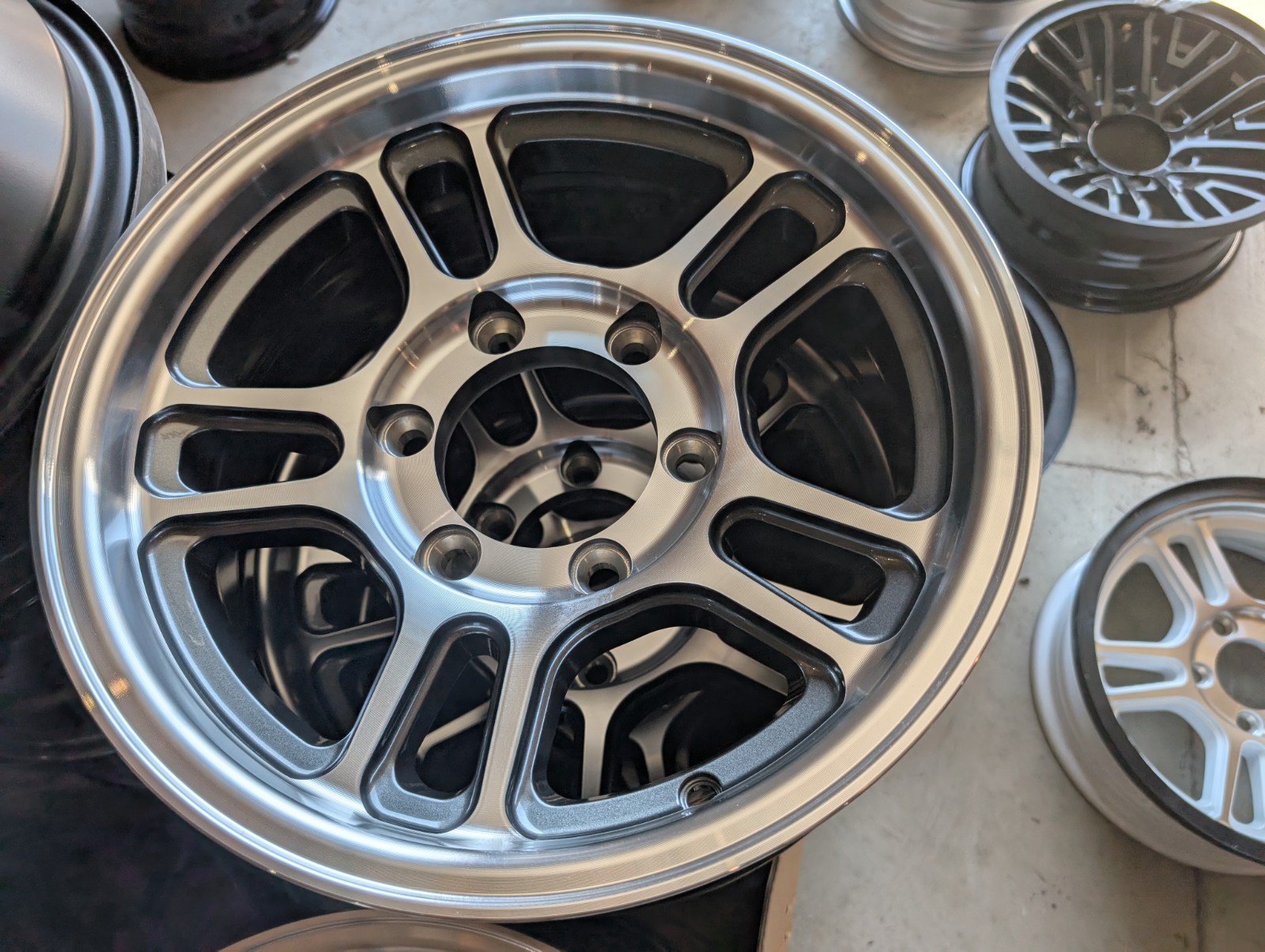 15″ X 6″ 6 LUG ON 5.5 ALUMINUM TRAILER WHEEL –