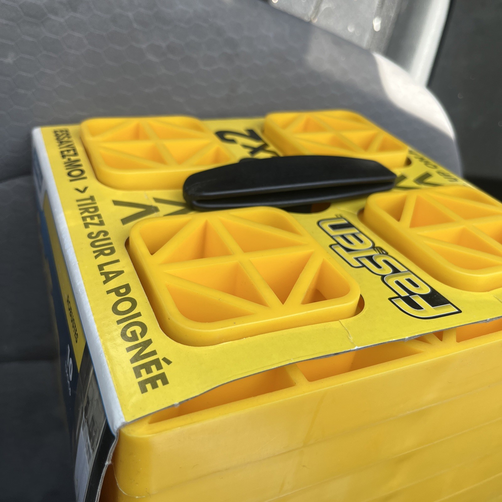 Camco Heavy Duty 44512 FasTen Yellow Leveling Blocks w T-Handle, 10 Pieces