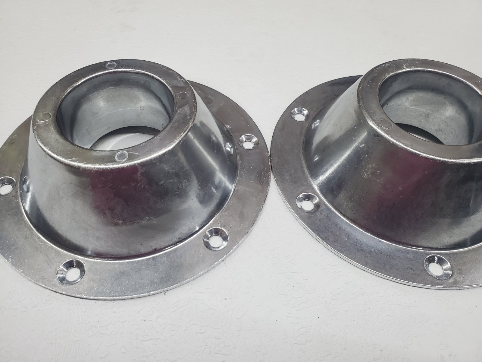 2RV Surface Mount Pedestal TABLE LEG BASE Aluminum 6 1/2″ Dia for 2 1/4″