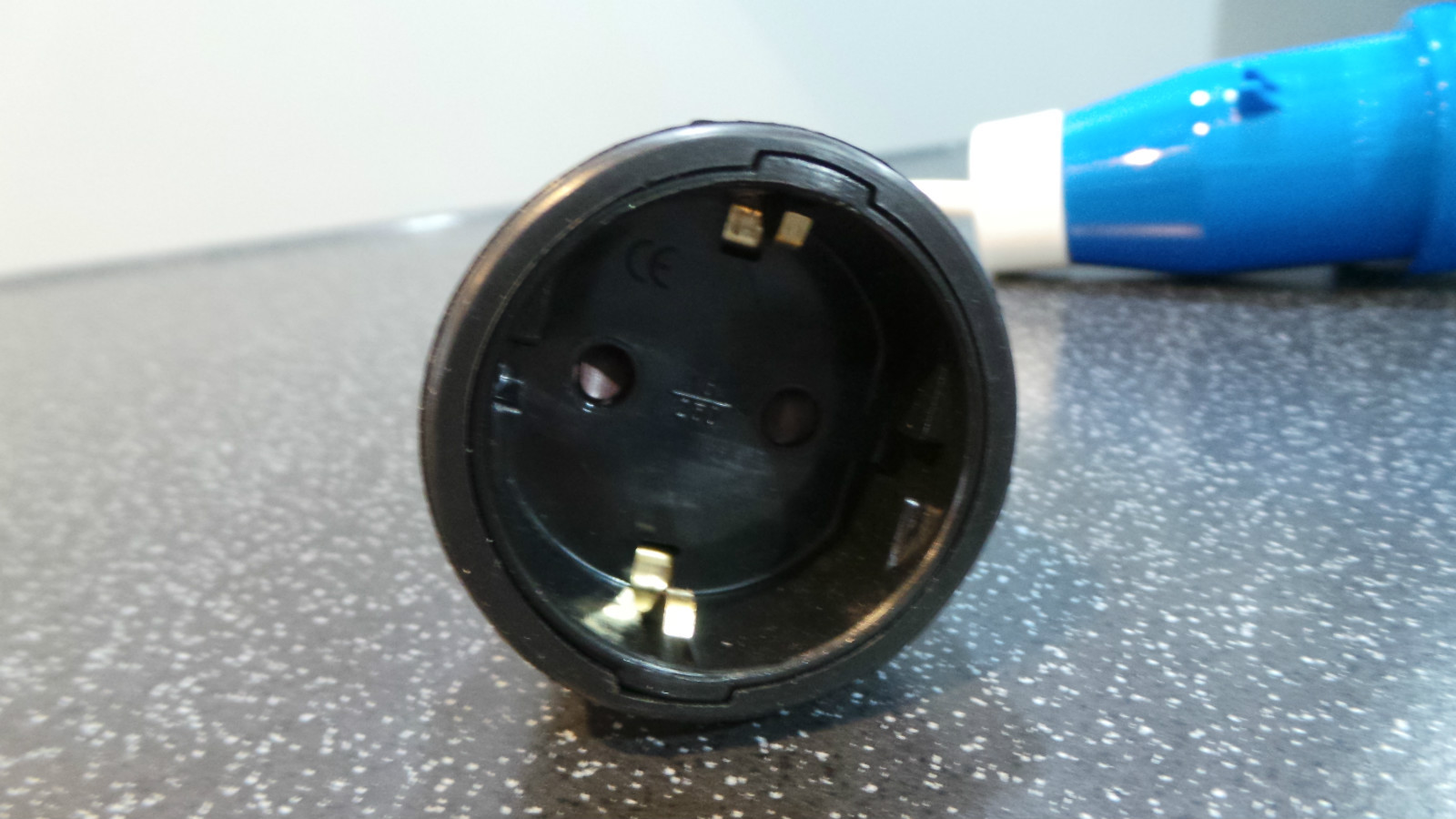 CARAVAN MOTORHOME CONTINENTAL CONVERSION 2 PIN ADAPTOR LEAD/PLUG MOTORAMA PO1081
