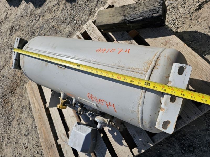 USED MANCHESTER 24.2 GLN PROPANE TANK from 2013 Fleetwood Bounder 33C Shipped