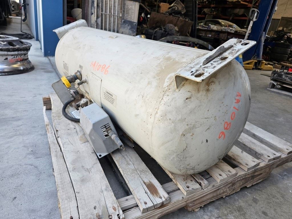 USED MANCHESTER 38 GALLON PROPANE TANK from 08 ALFA SEE YA Shipped Los Angeles