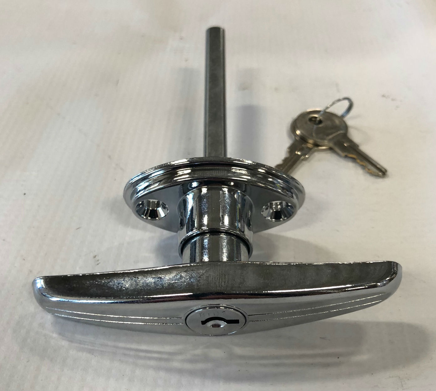Locking “T” Style Door Handle with 3-1/2 Inch Long Shaft