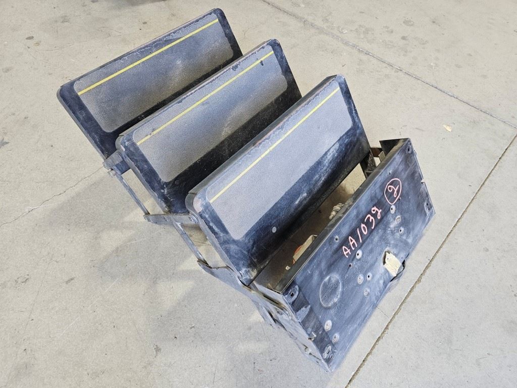 USED KWIKEE 25 STEP SERIES TRIPLE STEP 90250900 Ship los angeles Newmar Canyton